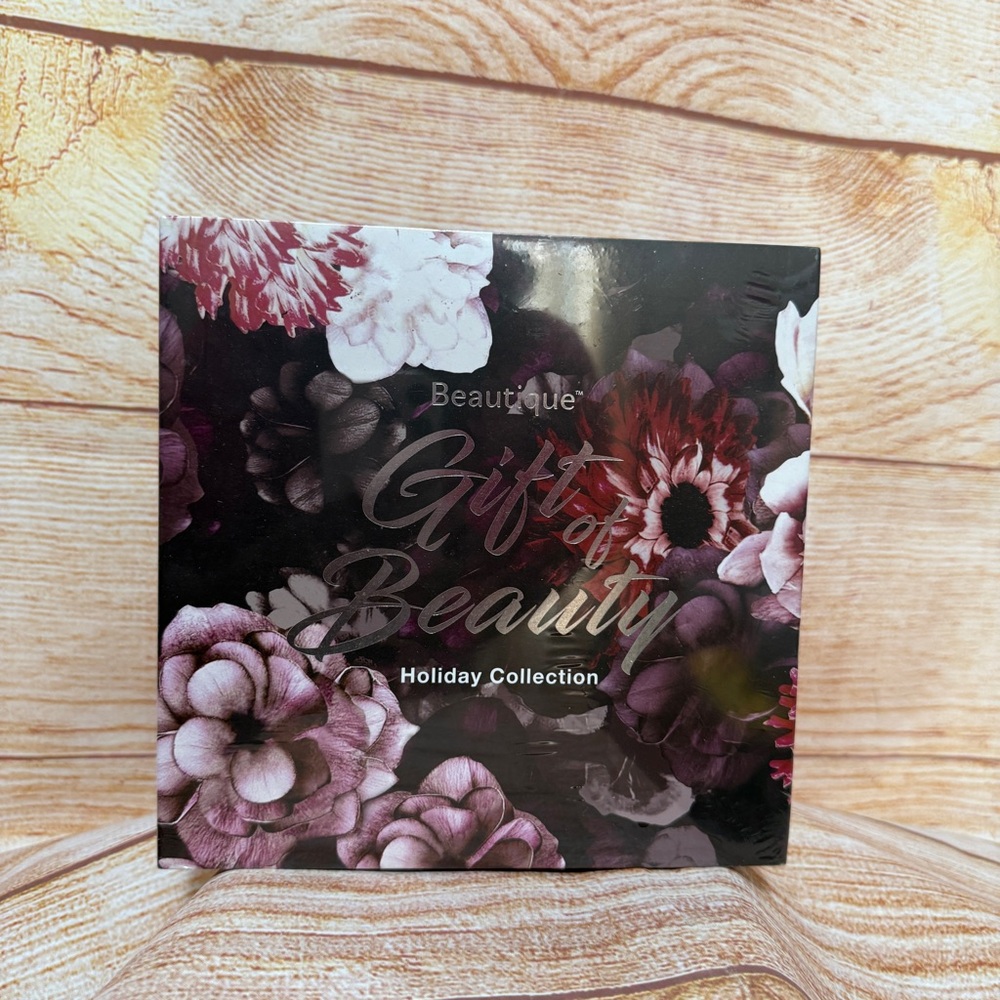 Beautique Gift of Beauty Holiday Collection Makeup Set 31 Piece Palette‎ (NIB)